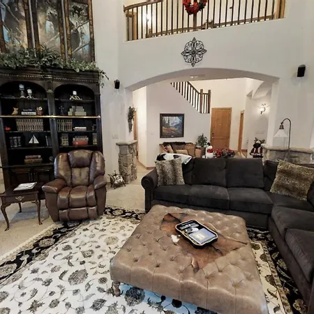Moon River - Secluded - Washer - Dryer - Hot Tub - Wifi - Fireplace